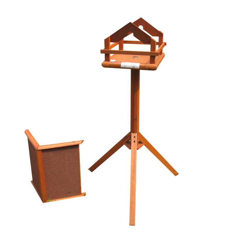 Freestanding wooden bird feeder