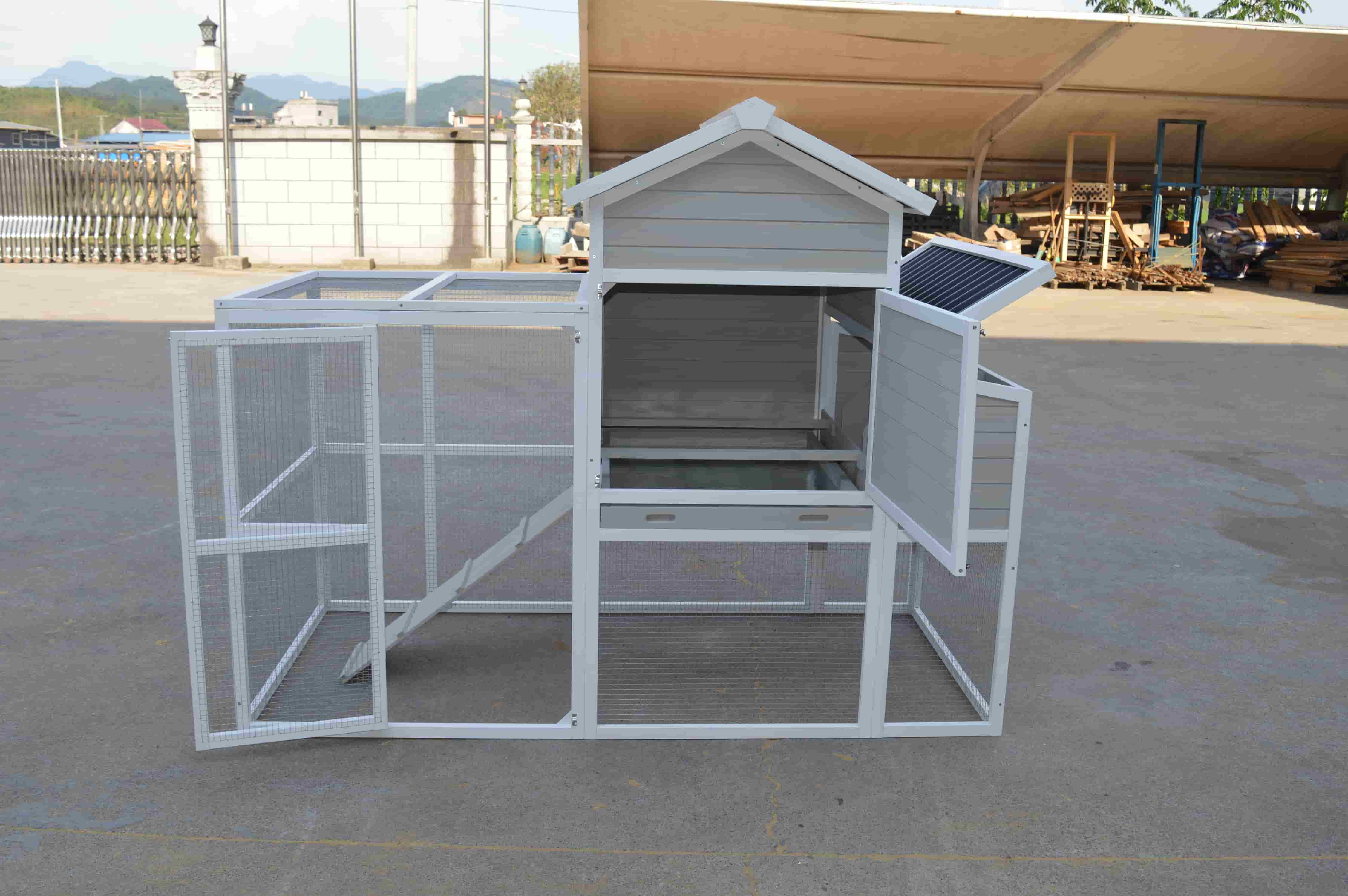 Secure multi-level wooden hen house featuring an anti-slip wood ramp leading to a cozy elevated sleeping area, protected by sturdy anti-predator mesh.